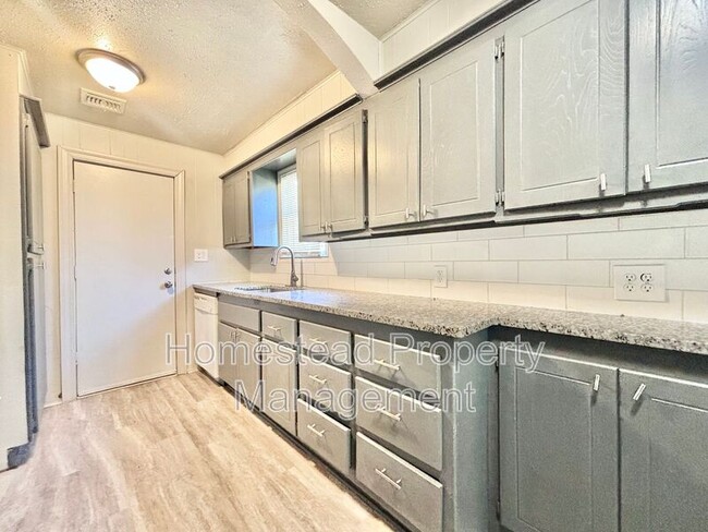 Photo - 1200 SW 28th St House