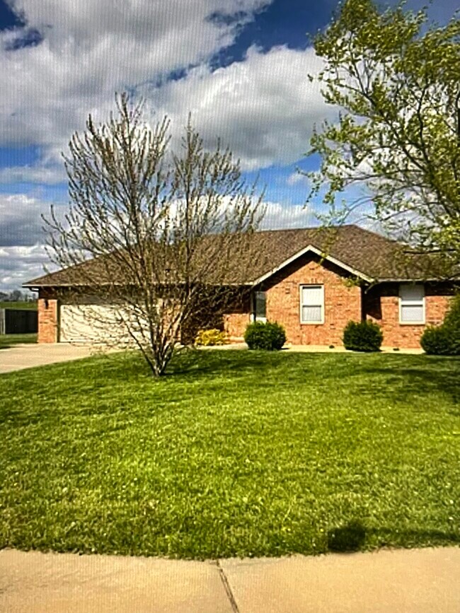 Foto del edificio - 740 Jefferson Ct