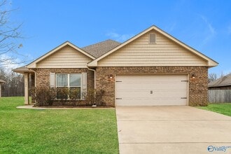 Building Photo - 124 Clydesdale Ln