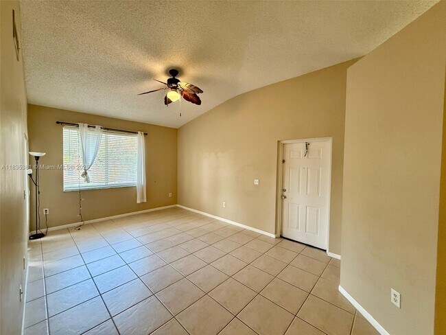 Foto del edificio - 6976 SW 39th St