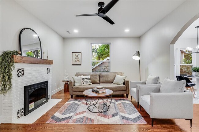 Foto del edificio - 319 S College Ave