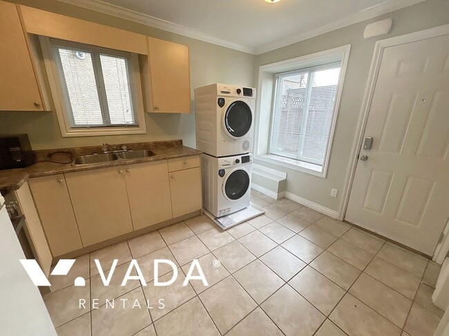 Building Photo - 1 Bedroom Basement Suite Rental 1-1152 Eas...
