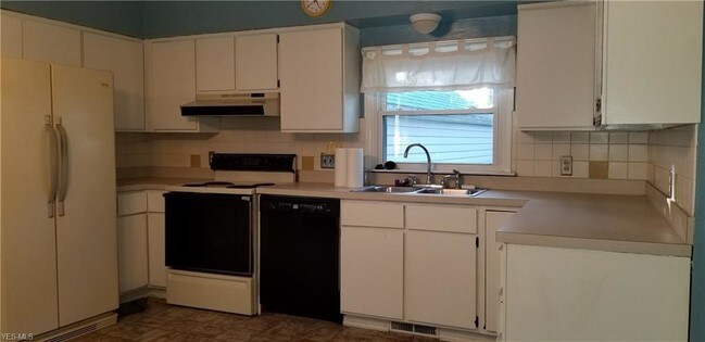 Building Photo - 1260 Hilltop Dr