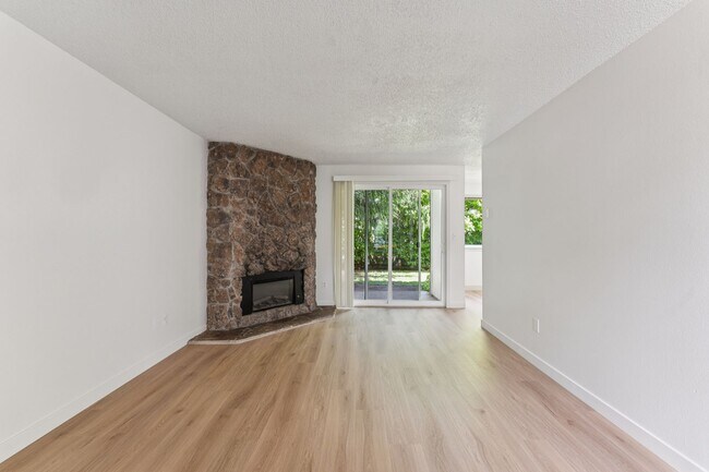 Foto del edificio - 4870 SW Main Ave