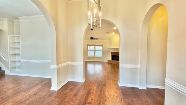 Building Photo - 275 Home Pl