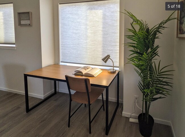 Foto del edificio - Your Silverdale Sanctuary Awaits! Fully Furnished with All Utilities Included.