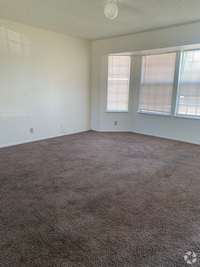 Building Photo - 1028 Heartwood Way