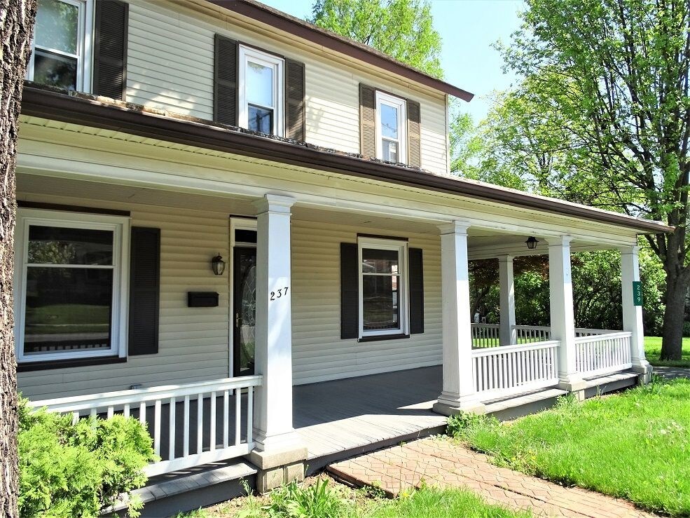 Primary Photo - 237 E Main St