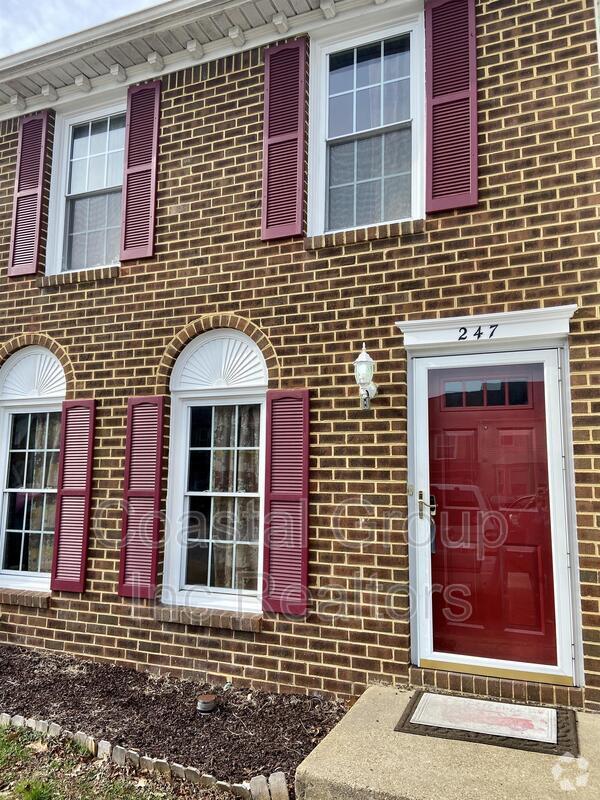 Building Photo - 247 Windbrooke Ln
