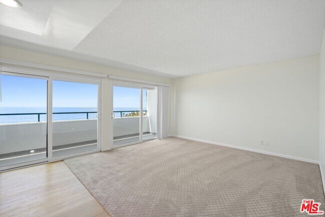 Building Photo - 18004 Coastline Dr