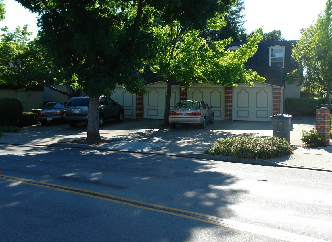 Primary Photo - 984 Ponderosa Ave