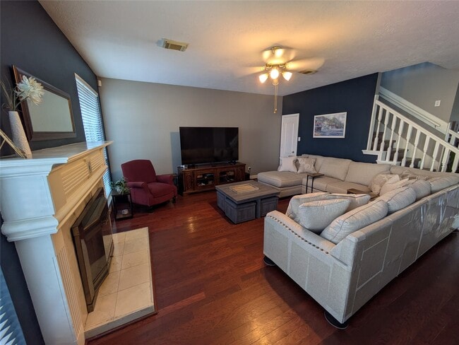 Foto del edificio - 9222 Symphonic Ln