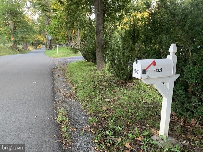 Building Photo - 21927 Foxcroft Rd