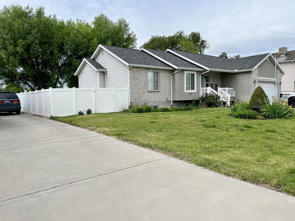 Primary Photo - 1461 W 3895 S