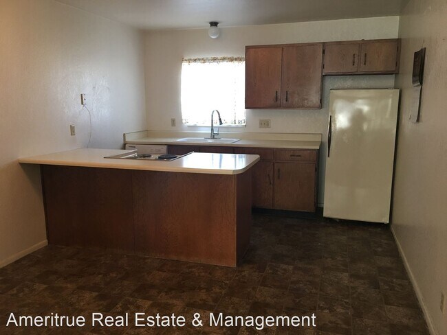 Building Photo - 555 N 700 E