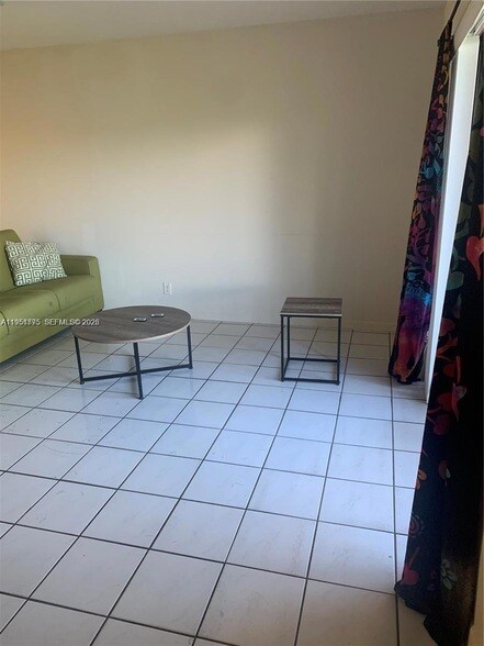 Foto del edificio - 10009 Winding Lake Rd