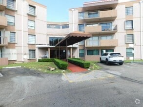 Building Photo - 5900 SW 127th Ave