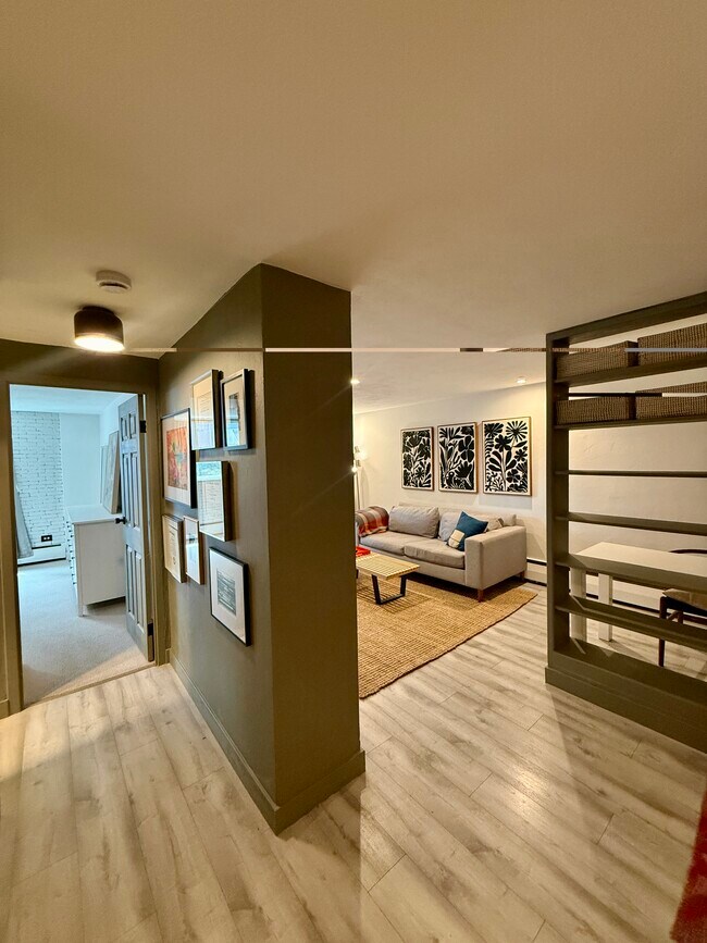 Foto del edificio - 1090 N Lafayette St