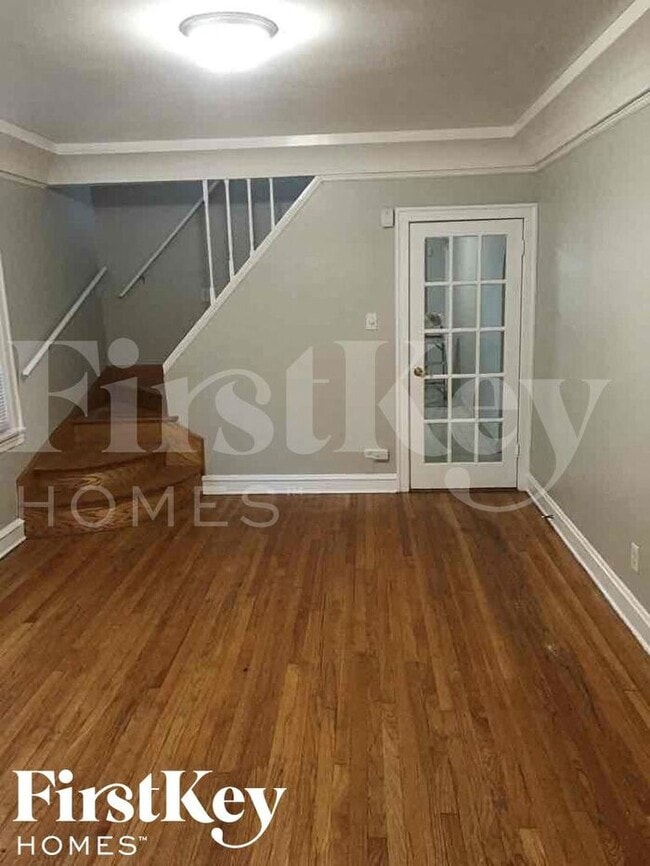 Building Photo - 2922 N Merrimac Ave