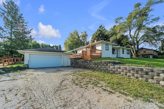 Building Photo - Longview Manor