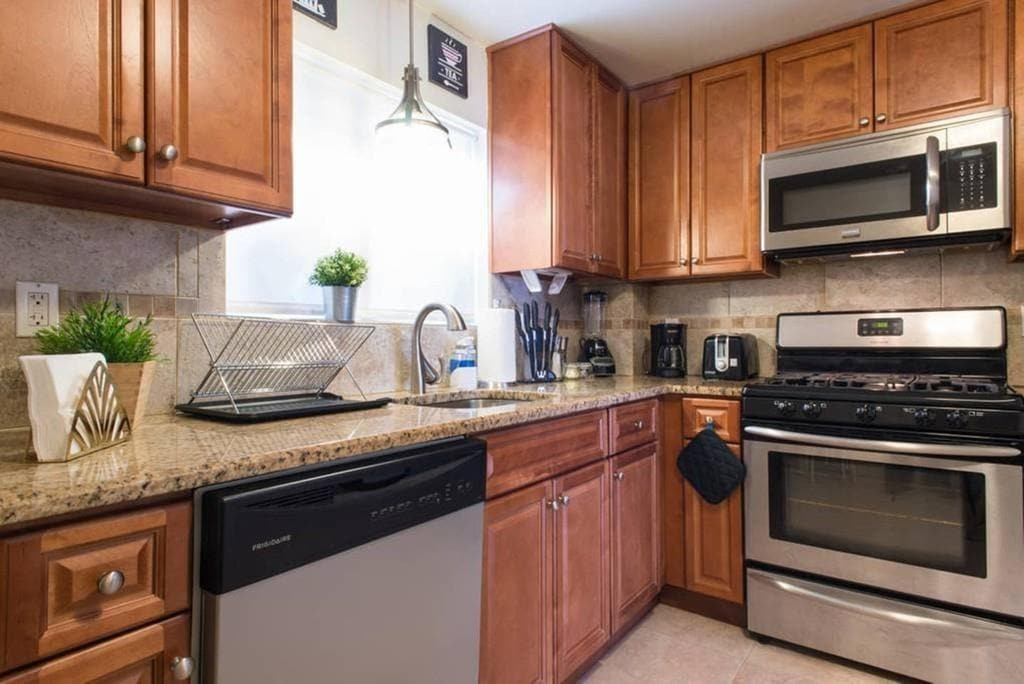 Primary Photo - 23 Oxford Cir