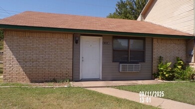 Building Photo - 1118 NW 52nd Cir