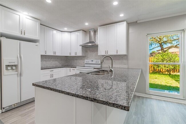 Building Photo - 14729 Tall Tree Dr