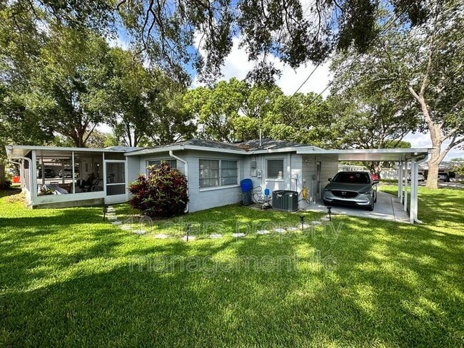 Foto del edificio - 8794 117th St N