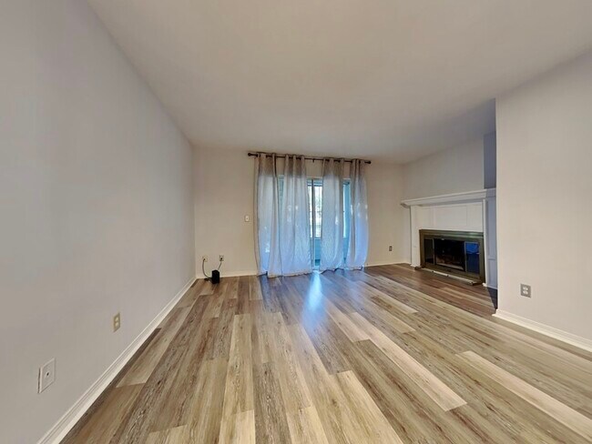 Foto del edificio - 111 E 1st St