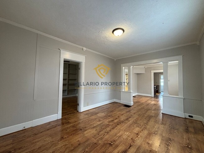 Photo - Blocks from Rhodius Park, Crisp and Fresh ... House