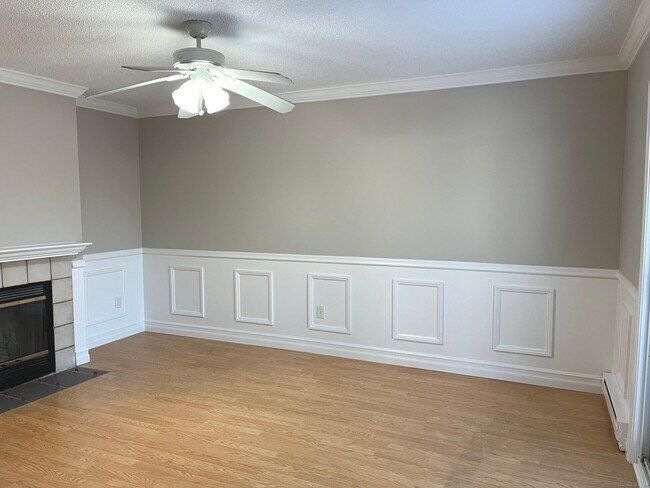 Building Photo - 585 Park Rd