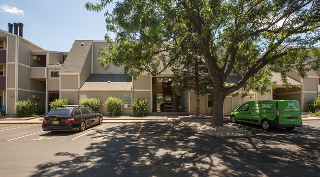 Building Photo - 512 E Monroe Dr