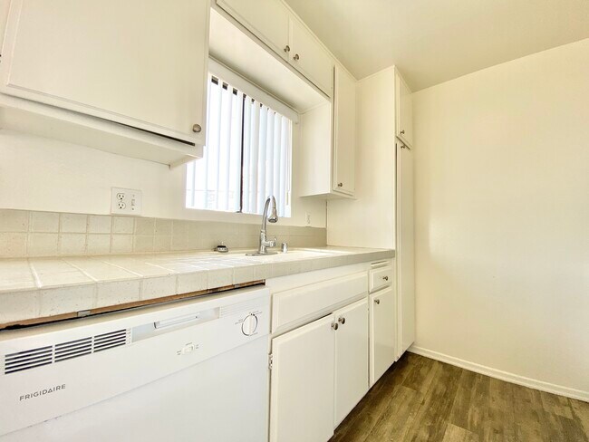 Building Photo - 3423 Mentone Ave Los Angeles CA 90034
