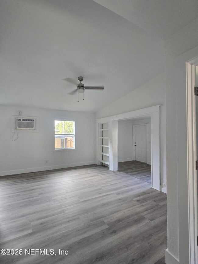 Building Photo - 3827 Eve Dr W