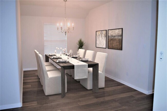 Building Photo - 2017 Southcreek Dr