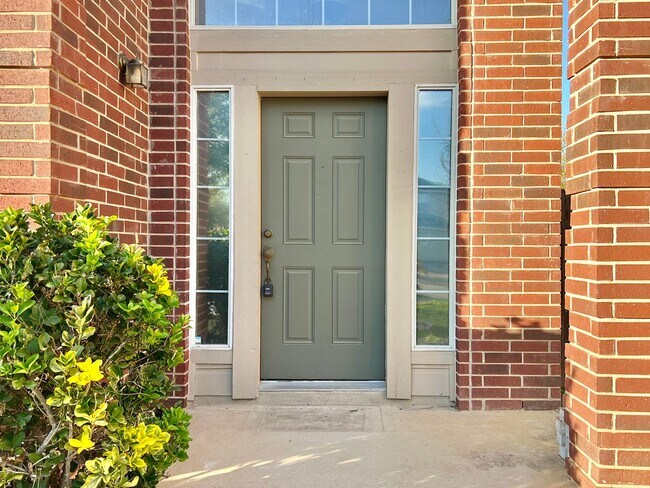 Building Photo - $1745 for 12 months or $1700 for 24 months