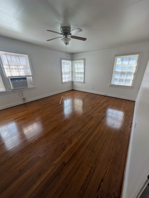 Foto del edificio - 5622 Chartres St