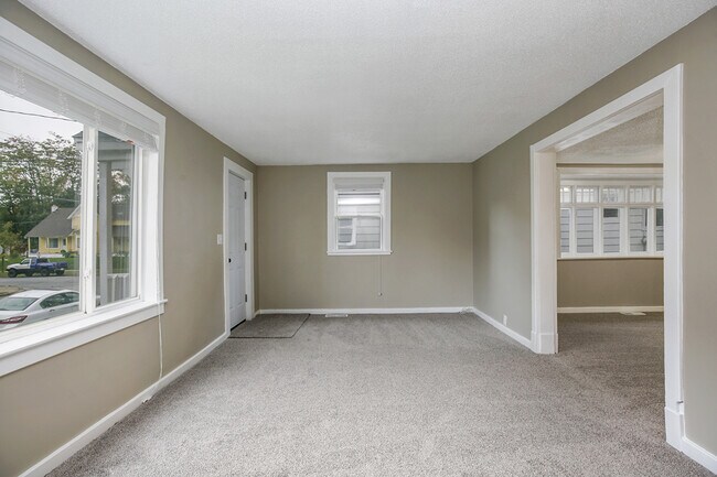Foto del edificio - 115 Diamond Ave SE