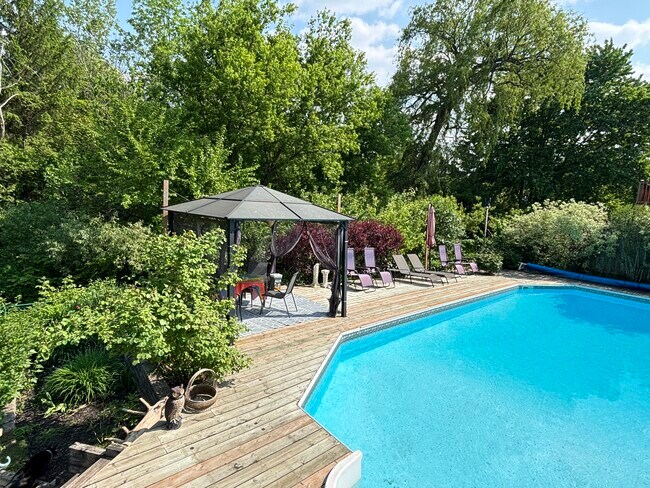 Photo du bâtiment - 260 Old Huron Rd