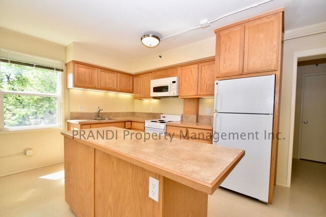 Foto del edificio - Spacious End Unit Apartment Near Downtown