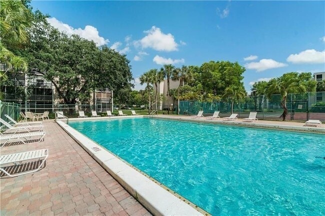 Building Photo - 1075 Riverside Dr