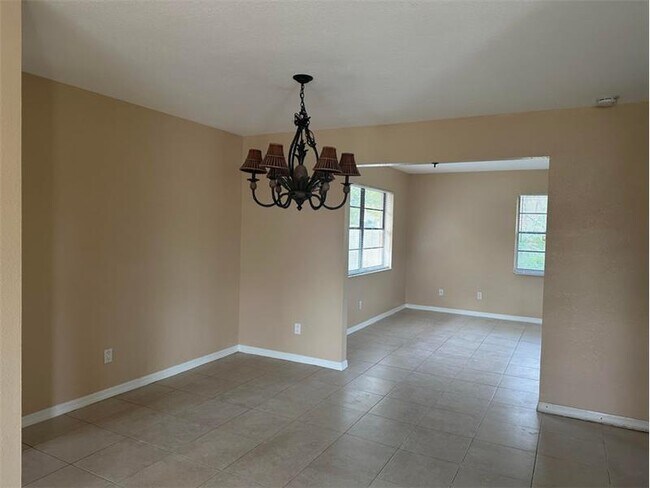 Foto del edificio - 569 SE Fallon Dr