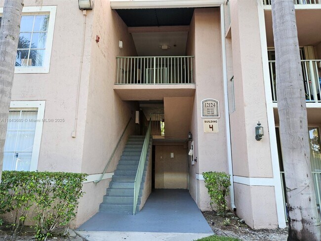 Foto del edificio - 12124 St.Andrews Pl