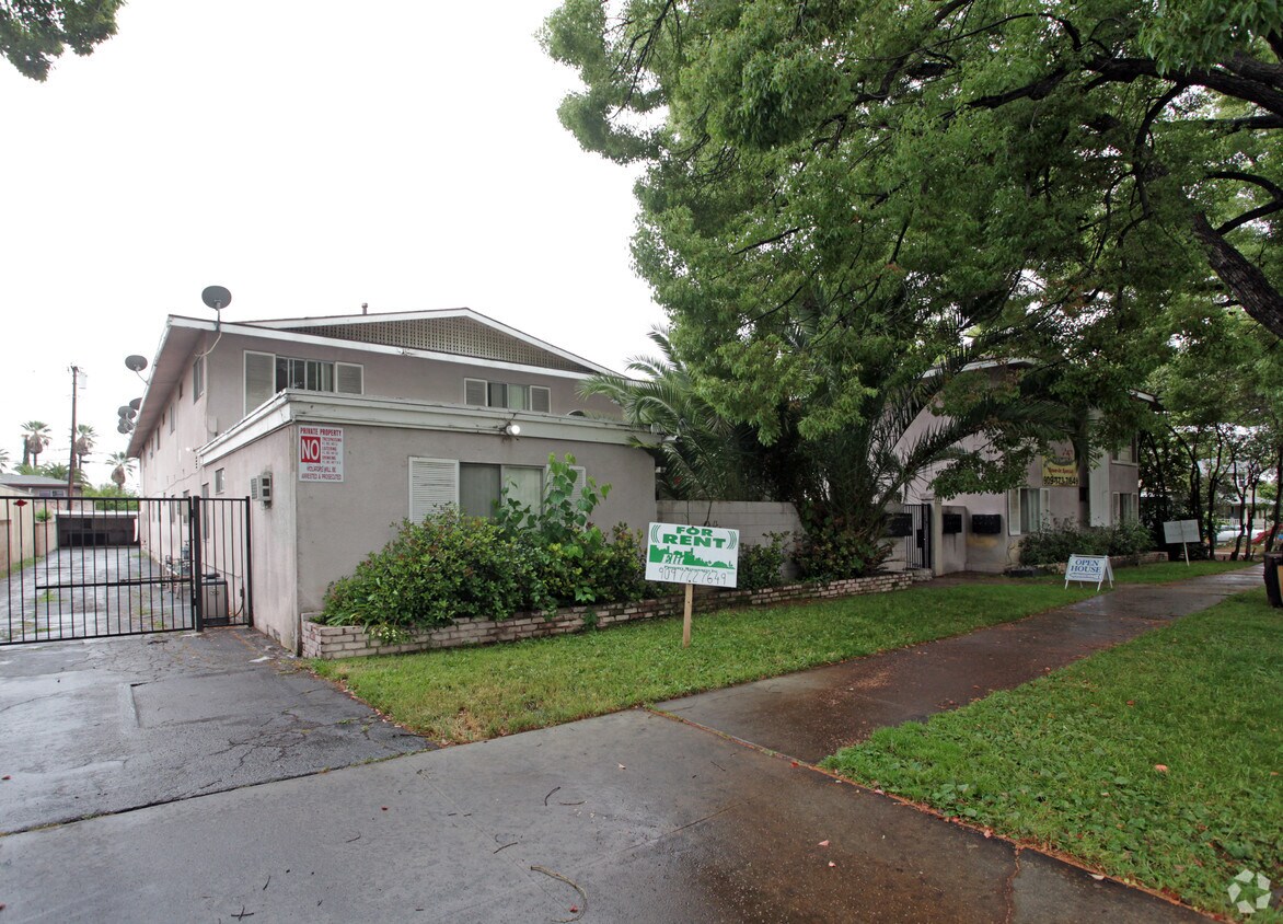 Primary Photo - 712-720 E Kingsley Ave
