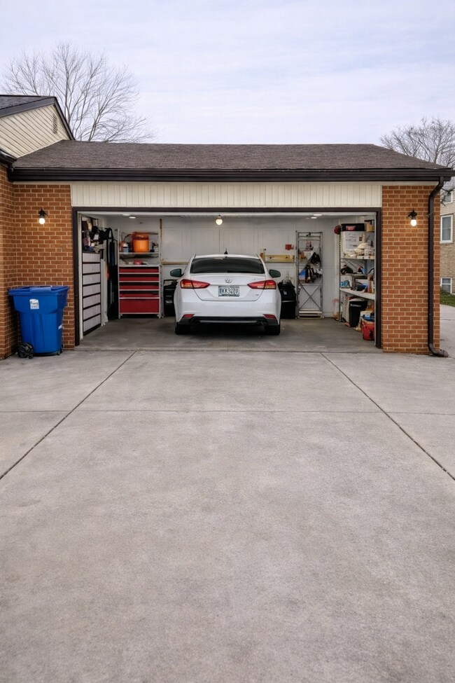 Photo - 42520 Bishop Rd House