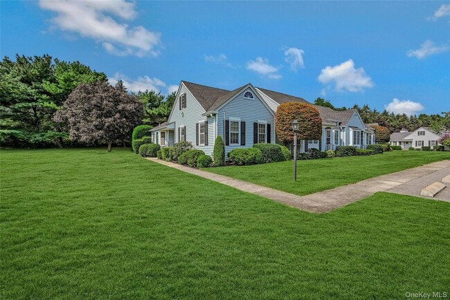 Building Photo - 2555 Youngs Ave