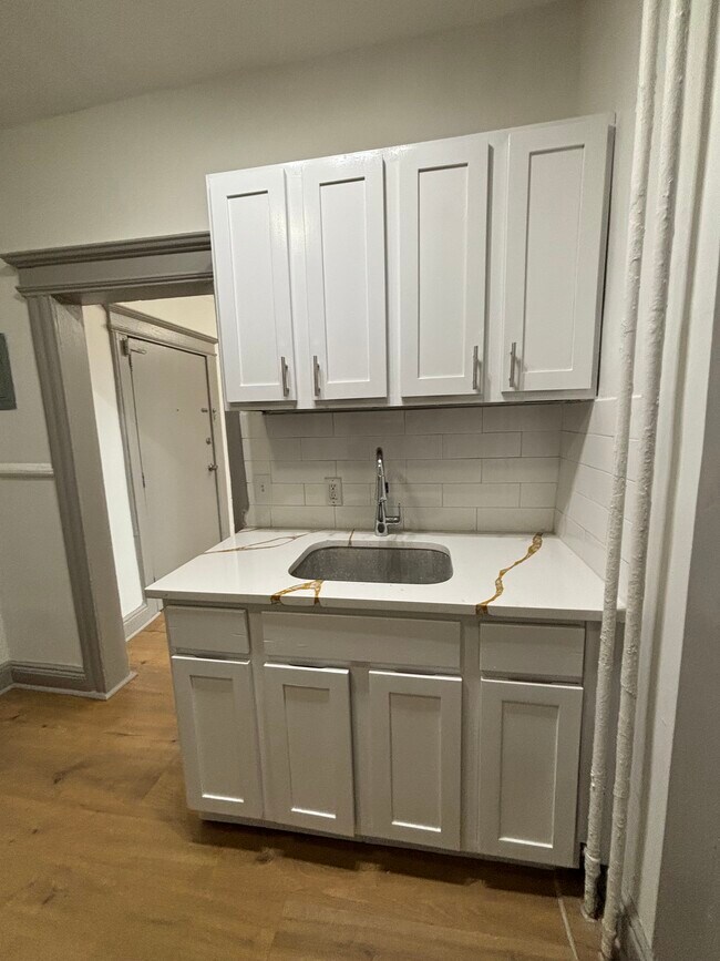 66 N Grove st 3 - 61 N Grove St