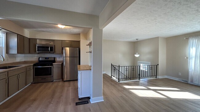 Building Photo - 3 Bedroom House