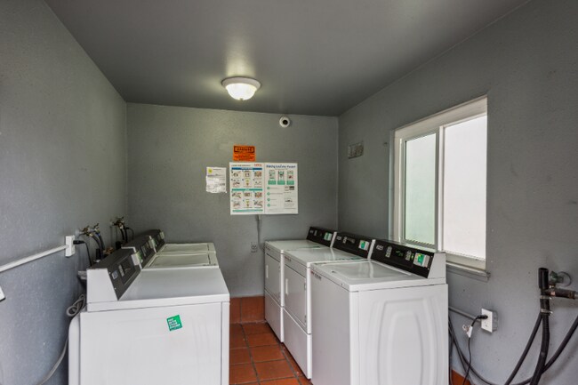 Foto del edificio - 15741 Francisquito Ave