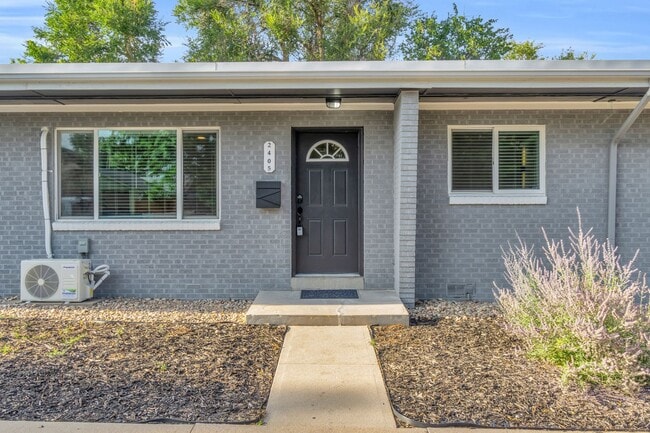 Photo - Fully Furnished Sunnyside Townhome | All-Inclusive | Flexible Stays